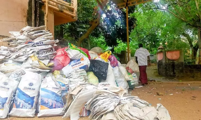 പ്ലാസ്​റ്റിക് മാലിന്യം: നടപടിയെടുക്കാതെ അധികൃതര്‍