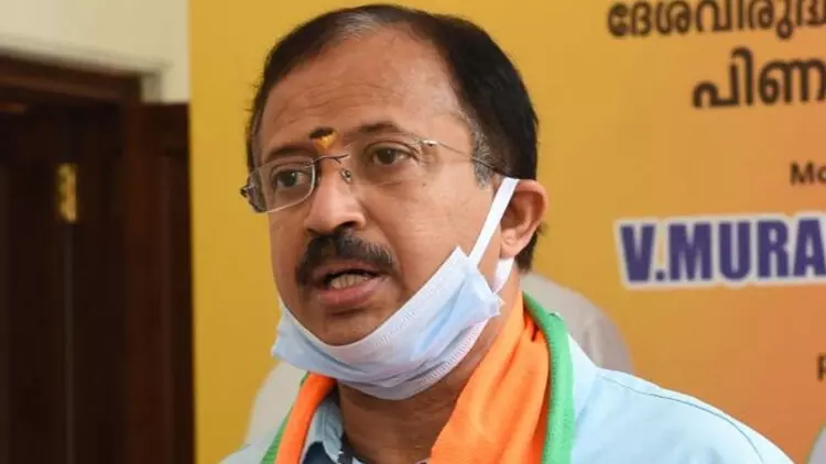 ശശി തരൂർ എന്തിനാണ് വാക്സിന് തടസ്സം നിൽക്കുന്നത്? -വി. മുരളീധരൻ