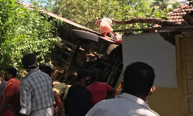 പാണത്തൂർ ബസ് അപകടം: അടിയന്തര റിപ്പോർട്ട് സമർപ്പിക്കാൻ നിർദേശം പാണത്തൂർ ബസ് അപകടം: അടിയന്തര റിപ്പോർട്ട് സമർപ്പിക്കാൻ നിർദേശം