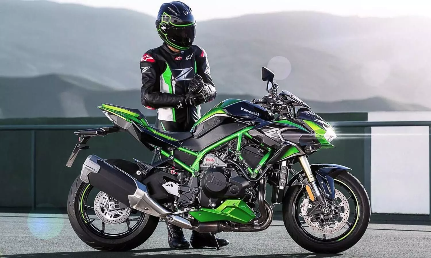 കാവാസാക്കി സൂപ്പർ നേക്കഡ്​ റോഡ്​സ്റ്റർ ഇന്ത്യയിൽ; വില 26 ലക്ഷം