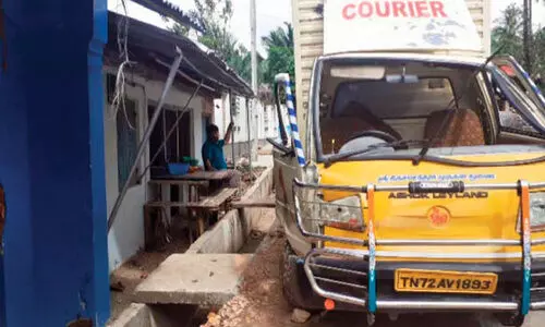 പിക്​-അപ്​ കടയിലേക്ക് ഇടിച്ചുകയറി ഡ്രൈവര്‍ക്ക് പരിക്ക്