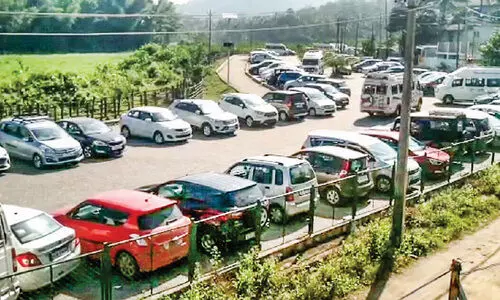 സഞ്ചാരികൾ നിറഞ്ഞു; തേക്കടി ഉണർന്നു