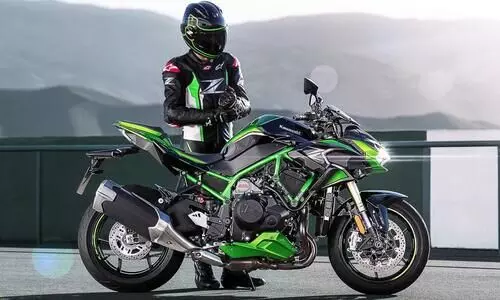 കാവാസാക്കി സൂപ്പർ നേക്കഡ്​ റോഡ്​സ്റ്റർ ഇന്ത്യയിൽ; വില 26 ലക്ഷം