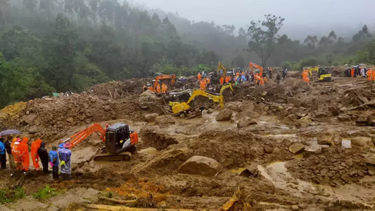 പെട്ടിമുടി ദുരിതബാധിതർക്കുള്ള ധനസഹായ വിതരണം നാളെ പെട്ടിമുടി ദുരിതബാധിതർക്കുള്ള ധനസഹായ വിതരണം നാളെ