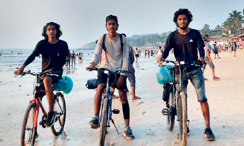 കർഷക സമരത്തിന് ഐക്യദാർഢ്യവുമായി ആലത്തൂരിൽ നിന്ന് മൂന്നംഗ വിദ്യാർഥി സംഘം സൈക്കിളിൽ ഗോവയിൽ കർഷക സമരത്തിന് ഐക്യദാർഢ്യവുമായി ആലത്തൂരിൽ നിന്ന് മൂന്നംഗ വിദ്യാർഥി സംഘം സൈക്കിളിൽ ഗോവയിൽ