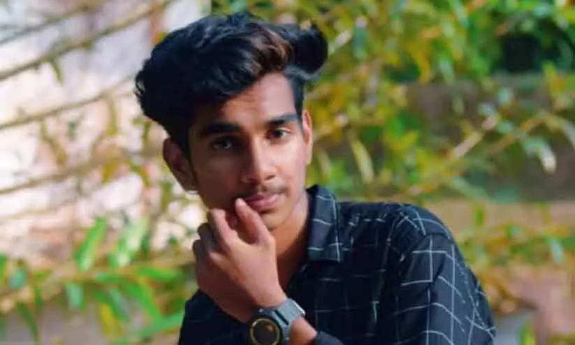 ഫോൺ പോയാലെന്താ... അശ്വിൻ രക്ഷിച്ചത് അജ്മലിന്റെ ജീവൻ ഫോൺ പോയാലെന്താ... അശ്വിൻ രക്ഷിച്ചത് അജ്മലിന്റെ ജീവൻ