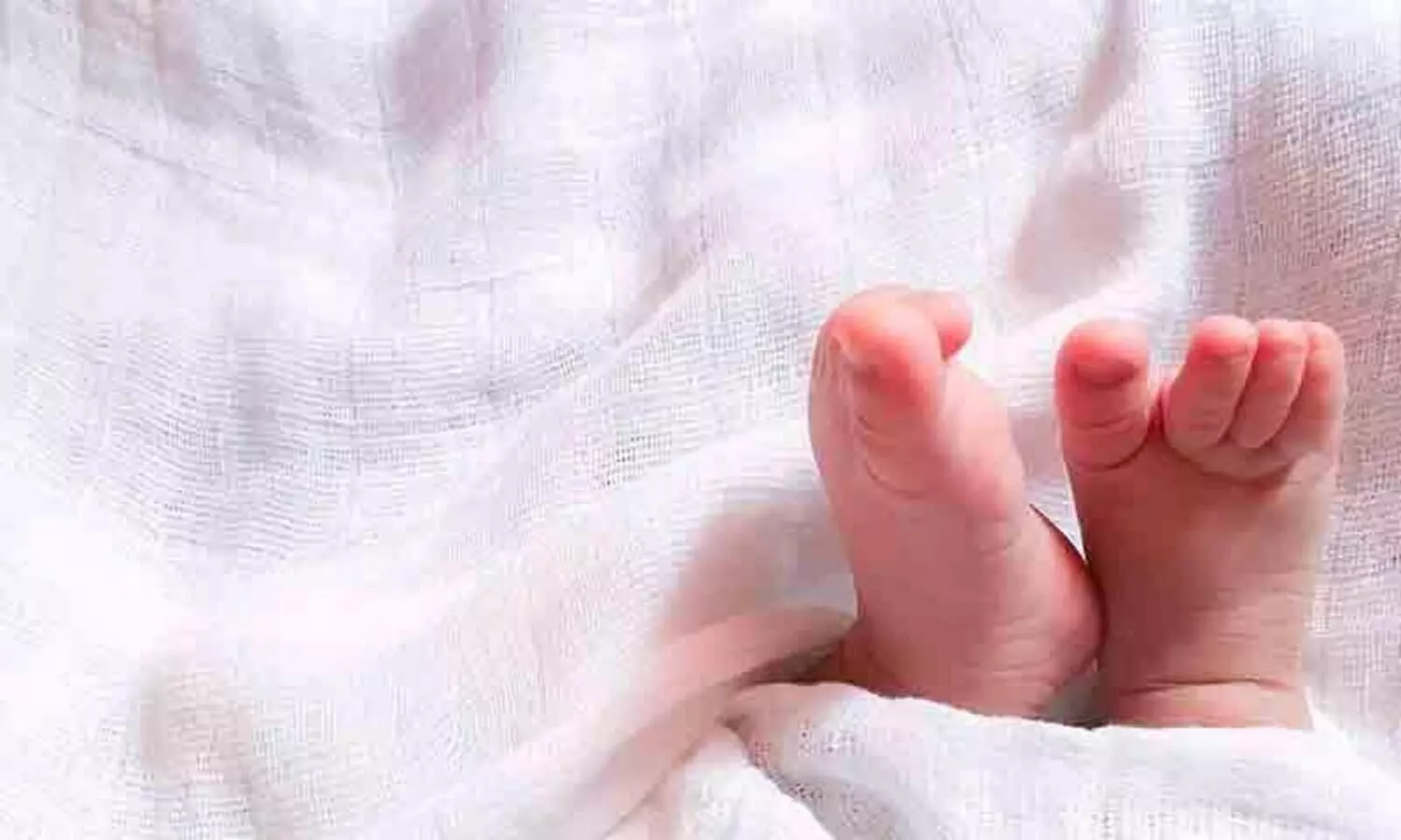 found new born baby in empty land