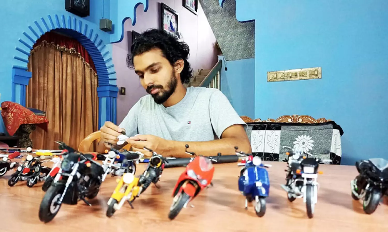 ഒറിജിനലിനെ വെല്ലും ഷാഷാരോണിന്റെ ബൈക്കുകൾ