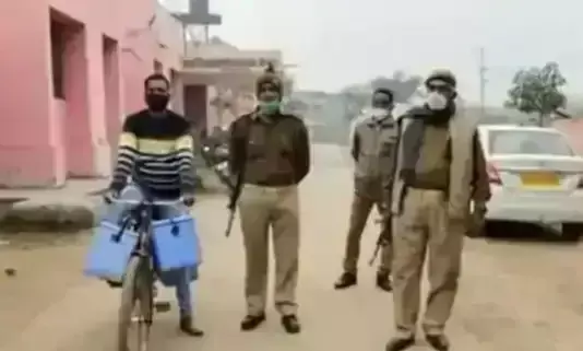 വാരണാസിയിൽ കോവിഡ്​ വാക്​സിനെത്തിയത്​ സൈക്കിളിൽ; മുന്നൊരുക്കത്തിൽ ആശങ്ക