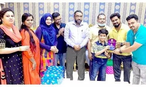 മു​ഹ​മ്മ​ദ് അ​മാ​നെ കൊ​ല്ലം പ്ര​വാ​സി സം​ഗ​മം ആ​ദ​രി​ച്ചു