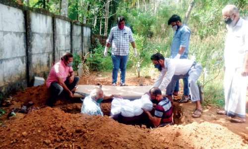 സ​ുഹൃത്തുക്കൾ കൊലപ്പെടുത്തിയ ഇര്‍ഷാദി​െൻറ മൃതദേഹം ഖബറടക്കി
