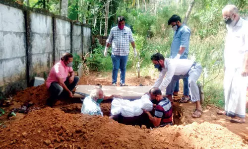 സ​ുഹൃത്തുക്കൾ കൊലപ്പെടുത്തിയ ഇര്‍ഷാദി​െൻറ മൃതദേഹം ഖബറടക്കി