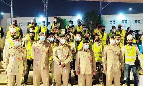 പുതുവത്സരാഘോഷം: ദുബൈ പൊലീസുമായി ചേർന്ന് മർകസ് െഎ.സി.എഫ് വളൻറിയർമാർ സേവനം നടത്തി പുതുവത്സരാഘോഷം: ദുബൈ പൊലീസുമായി ചേർന്ന് മർകസ് െഎ.സി.എഫ് വളൻറിയർമാർ സേവനം നടത്തി