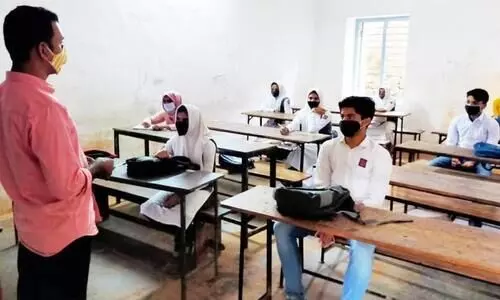 കോവിഡാനന്തര സ്കൂൾ പഠനം: കുട്ടികൾക്ക് ഹാജർ വിളിയില്ല; അധ്യാപകർക്ക് ഒപ്പിേടണ്ട