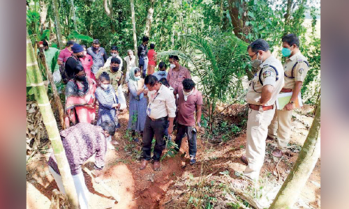പറമ്പില്‍ കുഴിയെടുക്കവെ സ്ഫോടനം; യുവാവിന് പരിക്ക്