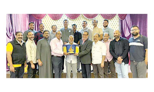 സാലിഹ്​ ബാത്തക്ക്​ യാത്രയയപ്പ് നൽകി