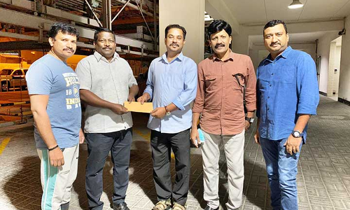 ലാല്‍ കെയേഴ്സ് ബഹ്റൈന്‍ പ്രതിമാസ സഹായം കൈമാറി