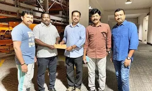 ലാല്‍ കെയേഴ്സ് ബഹ്റൈന്‍ പ്രതിമാസ സഹായം കൈമാറി