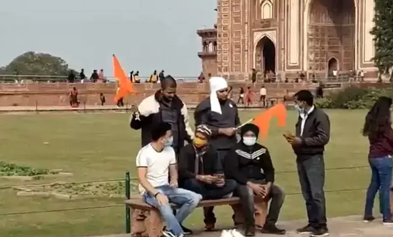 താജ്മഹലിൽ കാവിക്കൊടി വീശി ഹിന്ദു ജാഗരൺ മഞ്ച്; നാല് പേർ അറസ്റ്റിൽ