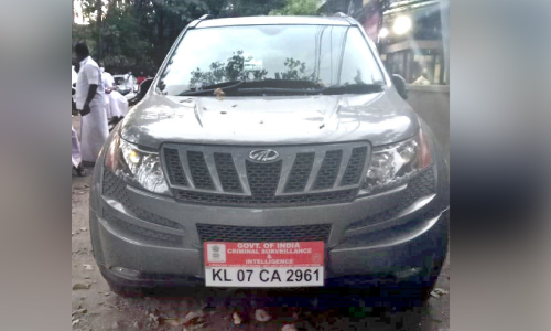 അനധികൃത ബോർഡ് സ്ഥാപിച്ച കാർ പിടികൂടി