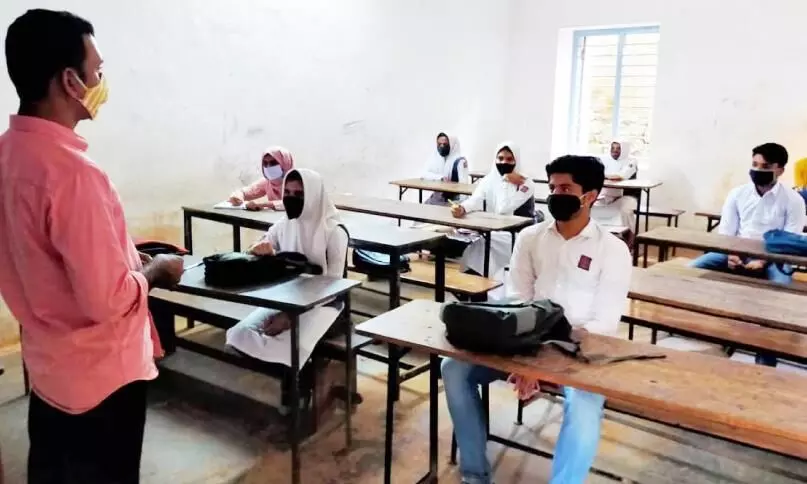 കോവിഡാനന്തര സ്കൂൾ പഠനം: കുട്ടികൾക്ക് ഹാജർ വിളിയില്ല; അധ്യാപകർക്ക് ഒപ്പിേടണ്ട