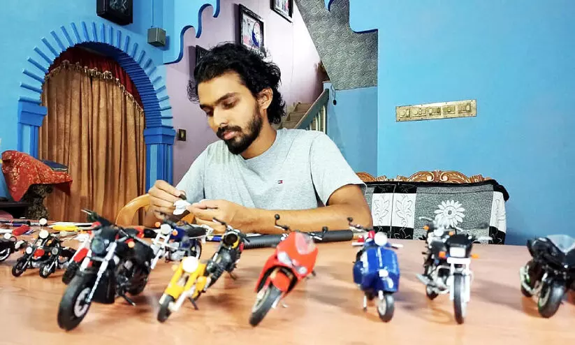 ഒറിജിനലിനെ വെല്ലും ഷാഷാരോണിന്റെ ബൈക്കുകൾ