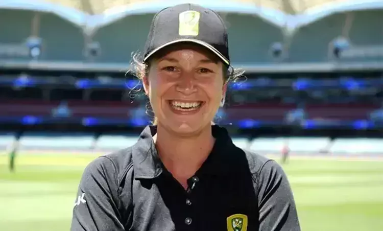 ച​രി​ത്രം കു​റി​ക്കാ​ൻ അ​മ്പ​യ​ർ ക്ല​യ​ർ പൊ​ളോ​സാ​ക്ക്​