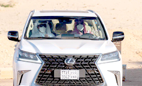 ച​രി​ത്രം കു​റി​ച്ച്​ ഖ​ത്ത​ർ അ​മീ​ർ സൗ​ദി മ​ണ്ണി​ൽ