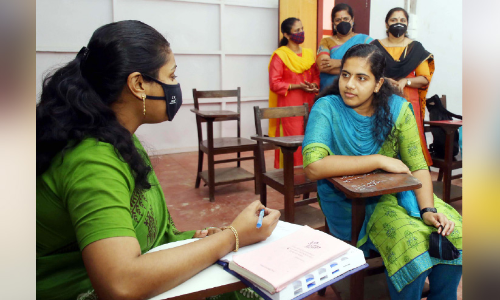 മേയർ ആ​ര്യ രാ​ജേ​ന്ദ്രൻ കോളജിലെത്തി; ഇന്ന് പരീക്ഷ