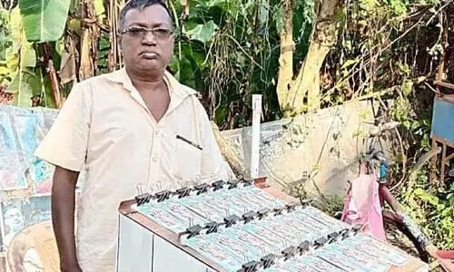 തബലയിൽ വിസ്മയം തീർത്ത കലാകാരൻ ജീവിക്കാൻ ലോട്ടറി വിൽക്കുന്നു