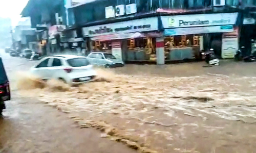 മഴതകർത്തു; അരമണിക്കൂറിൽ തൊടുപുഴ നഗരം വെള്ളത്തിൽ