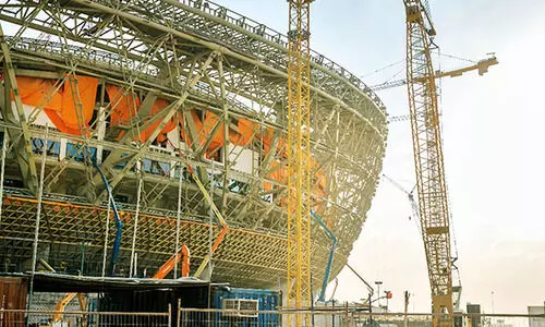 കോവിഡിനിടയിലും ലോകകപ്പ് സ്റ്റേഡിയം പണികൾ തകൃതി കോവിഡിനിടയിലും ലോകകപ്പ് സ്റ്റേഡിയം പണികൾ തകൃതി