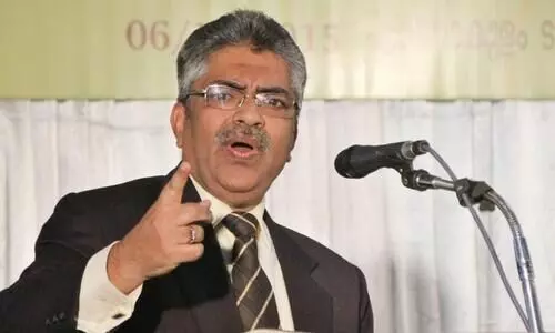 മുഖ്യമന്ത്രി കാലെടുത്തുവെച്ചാലേ ഉദ്ഘാടനമാകൂ എന്നുണ്ടോ? വൈറ്റില മേൽപ്പാലം തുറന്നതിനെ ന്യായീകരിച്ച് കെമാൽ പാഷ