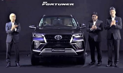 ലെജൻഡ്​സ്​​​ ആർ ബാക്ക്; പുതുവർഷ പ്രതീക്ഷയായി ​ഫോർച്യൂണറും ലെജൻഡറും​