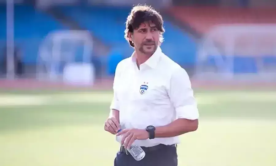 ബം​ഗ​ളൂ​രു എ​ഫ്.​സി കോ​ച്ച്​ കാ​ർ​ല​സ്​ ക​ഡ്രാ​ട്ടി​നെ പു​റ​ത്താ​ക്കി