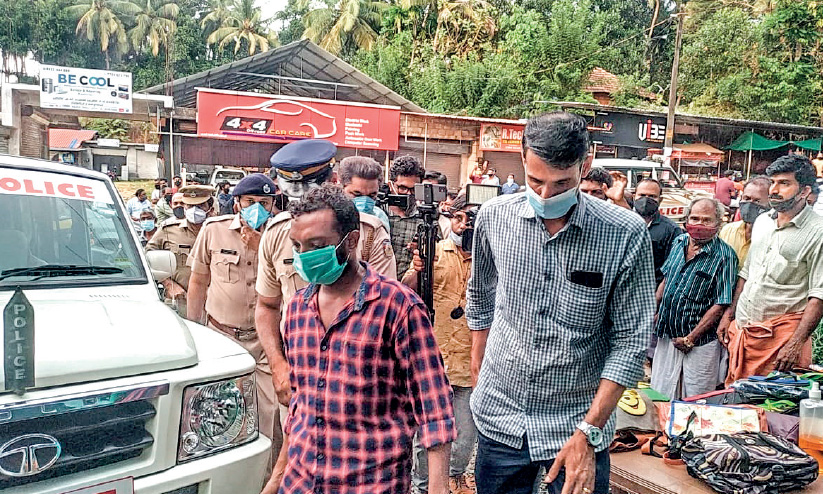 ഇർഷാദ് വധക്കേസ്: ഒന്നാം പ്രതി സുഭാഷുമായി തെളിവെടുപ്പ് നടത്തി ഇർഷാദ് വധക്കേസ്: ഒന്നാം പ്രതി സുഭാഷുമായി തെളിവെടുപ്പ് നടത്തി