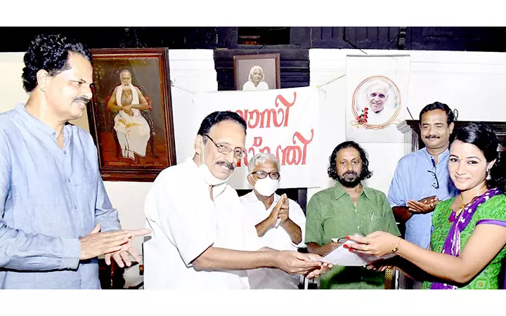 വെണ്ണിക്കുളം ഗോപാലക്കുറുപ്പ് സ്മാരക കവിത പുരസ്​കാരം സമ്മാനിച്ചു