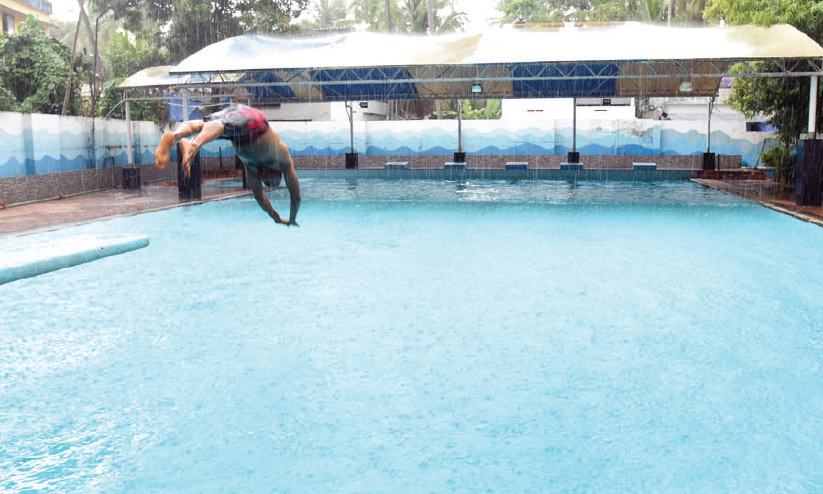 swimming pool swimming pool