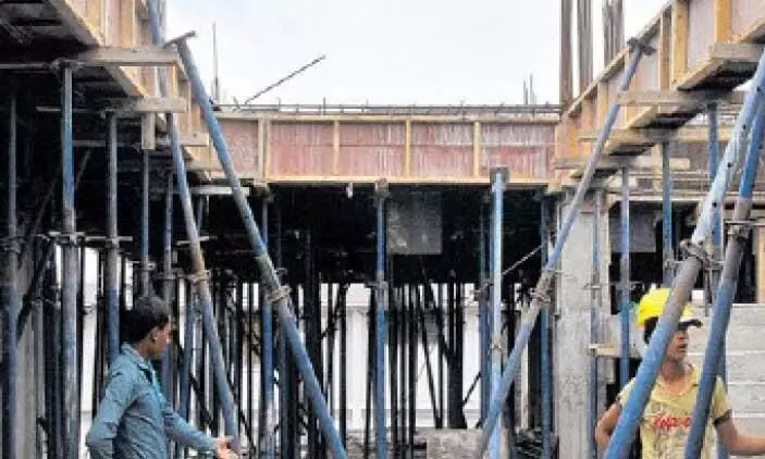 കമ്പിക്കും സിമന്റിനും വിലകൂടി: കൈപൊള്ളി നിർമാണ മേഖല കമ്പിക്കും സിമന്റിനും വിലകൂടി: കൈപൊള്ളി നിർമാണ മേഖല