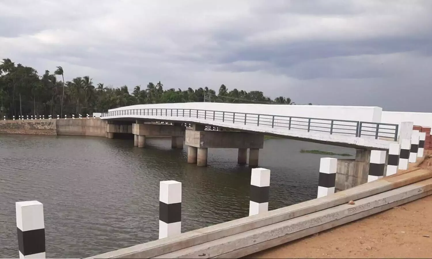 കുറിഞ്ഞാക്കൽ ഇനി തുരുത്തല്ല; ഉദ്ഘാടനത്തിനൊരുങ്ങി പാലം