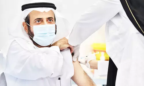 രണ്ടാം ഡോസ്​ വാക്​സിനെടുത്ത ആദ്യ പൗരനായി ആരോഗ്യ മന്ത്രി