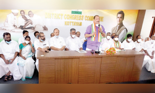 എ.ഐ.സി.സി സെക്രട്ടറി ഐവാൻ ഡിസൂസക്ക്​ മുന്നിൽ പരാതി​െക്കട്ടഴിച്ച്​ കോൺഗ്രസ്​ നേതാക്കളും പ്രവർത്തകരും