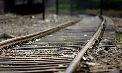 പരീക്ഷണ ഓട്ടത്തിനിടെ അതിവേഗ ട്രെയിനിടിച്ച് നാലു പേർ മരിച്ചു