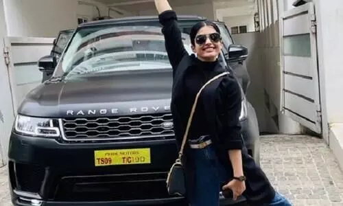 ഈ സന്തോഷം പങ്കുവയ്​ക്കാതിരിക്കാനാവില്ല; പുത്തൻ റേഞ്ച്​ റോവർ വാങ്ങിയെന്ന്​ നടി രശ്​മിക മന്ദാന