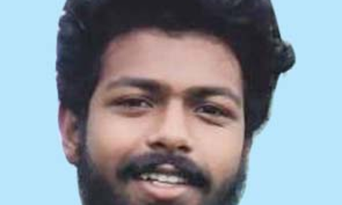 ബൈ​ക്കും ഗു​ഡ്സും കൂ​ട്ടി​യി​ടി​ച്ച് വി​ദ്യാ​ർ​ഥി മ​രി​ച്ചു