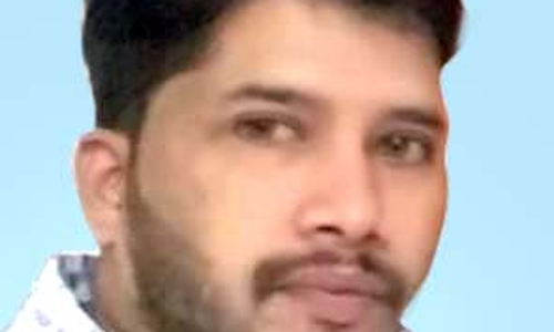 ബൈ​ക്ക​പ​ക​ട​ത്തി​ൽ യു​വാ​വ് മ​രി​ച്ചു