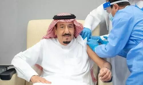 സൽമാൻ രാജാവ്​ കോവിഡ്​ വാക്​സിൻ കുത്തിവെപ്പെടുത്തു