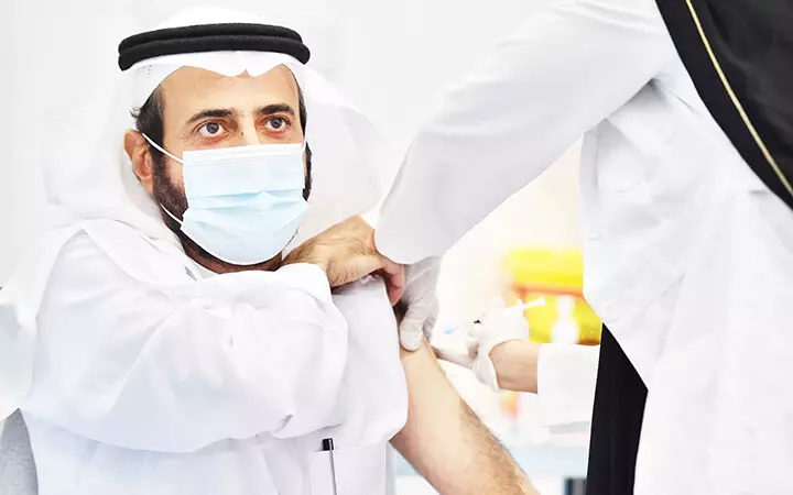 രണ്ടാം ഡോസ് വാക്സിനെടുത്ത ആദ്യ പൗരനായി ആരോഗ്യ മന്ത്രി രണ്ടാം ഡോസ് വാക്സിനെടുത്ത ആദ്യ പൗരനായി ആരോഗ്യ മന്ത്രി