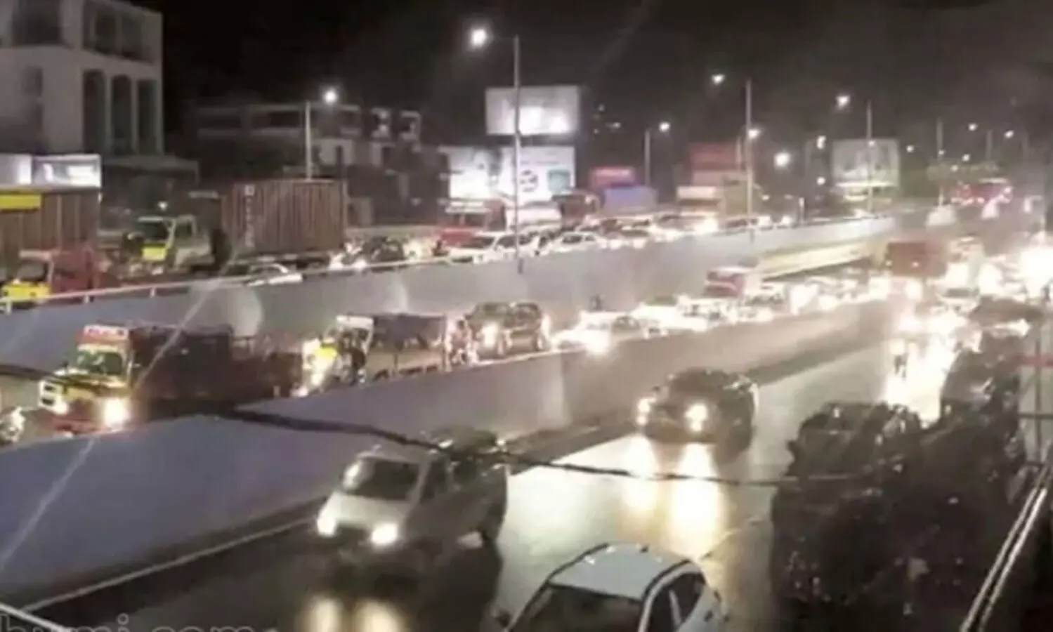 വൈറ്റില മേല്‍പ്പാലം ഉദ്ഘാടന ചടങ്ങിൽ വീ ഫോര്‍ കൊച്ചി പ്രവര്‍ത്തകർക്ക് രൂക്ഷ വിമർശനം