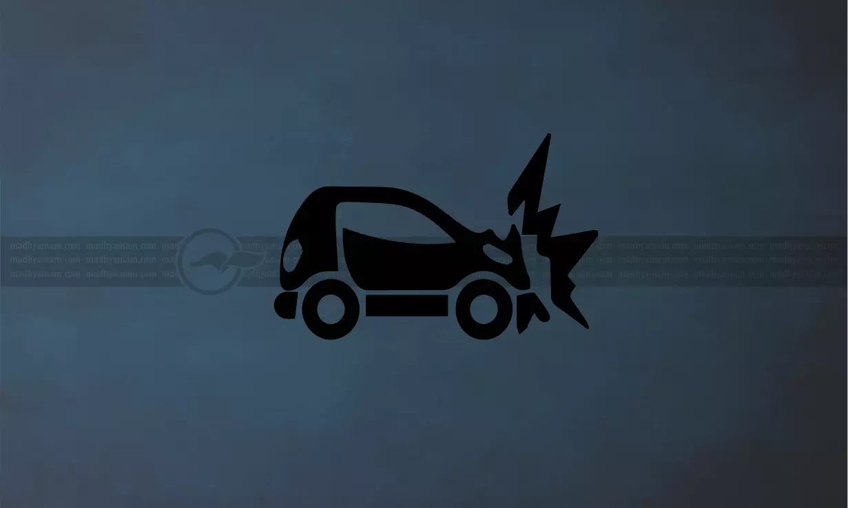 car hitted bike, traveller injured